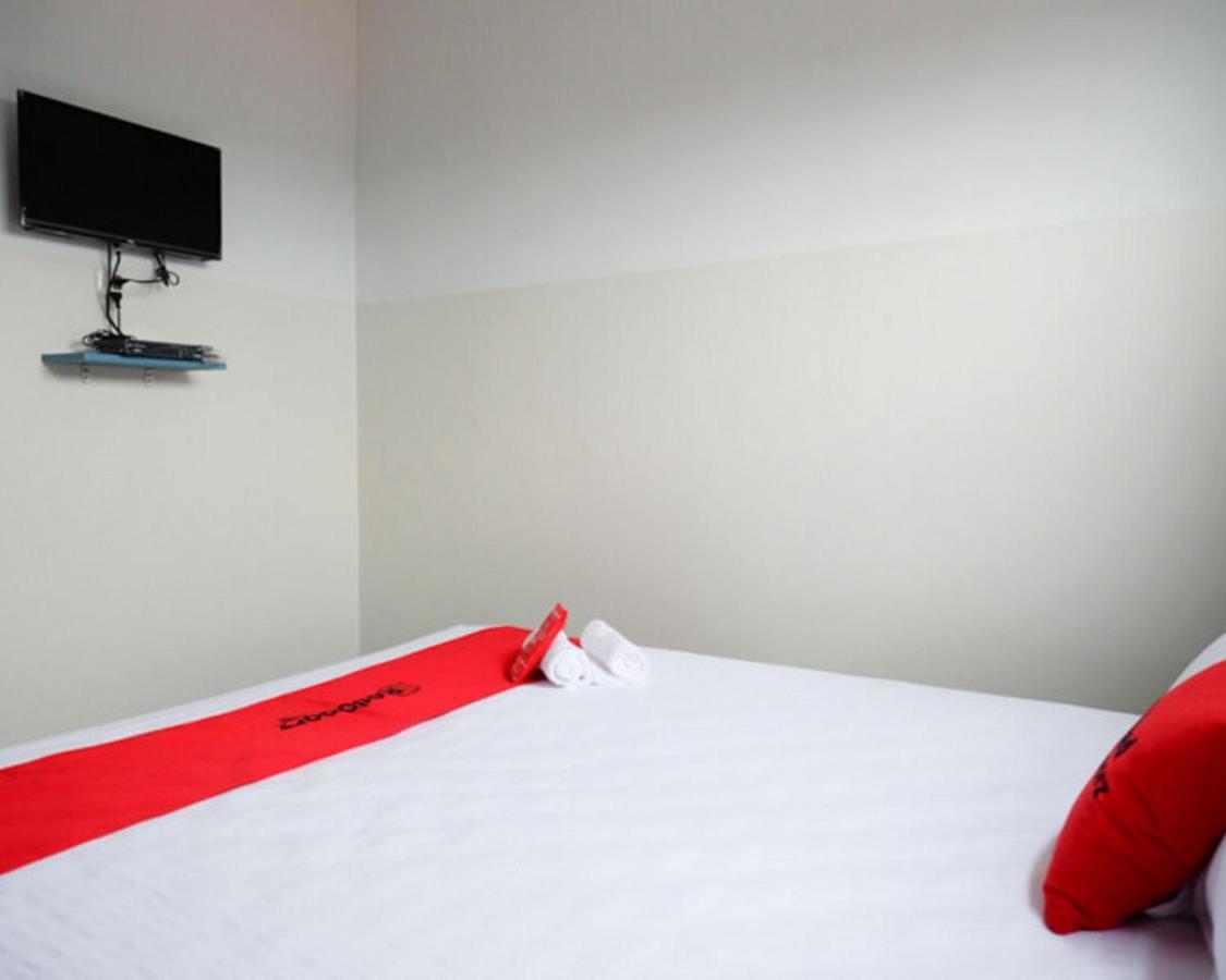 Reddoorz Near Tamansari Shopping Center Hotel 2*
