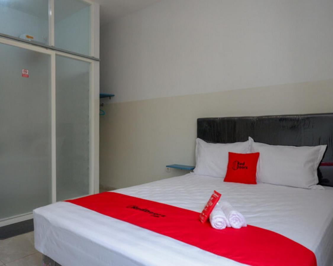 Reddoorz Near Tamansari Shopping Center 2*