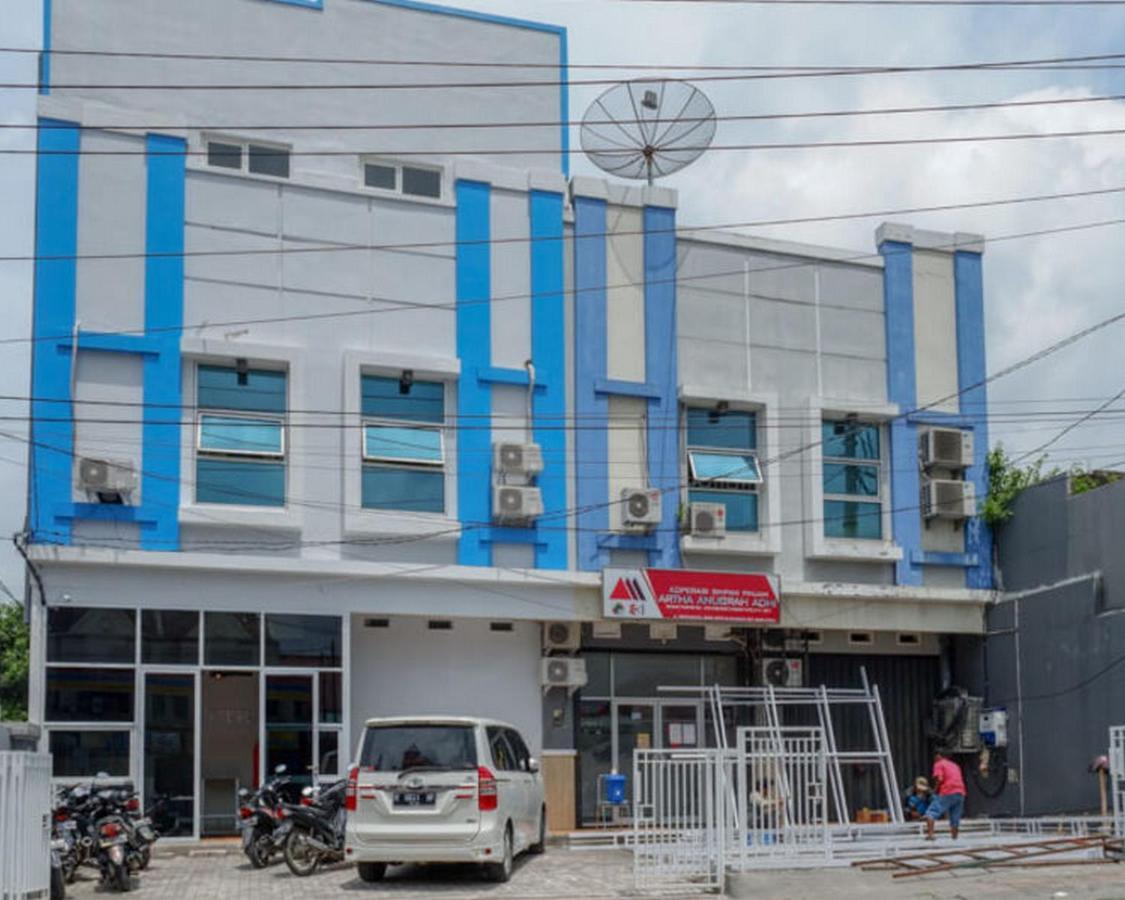Reddoorz Near Tamansari Shopping Center Hotel 2*