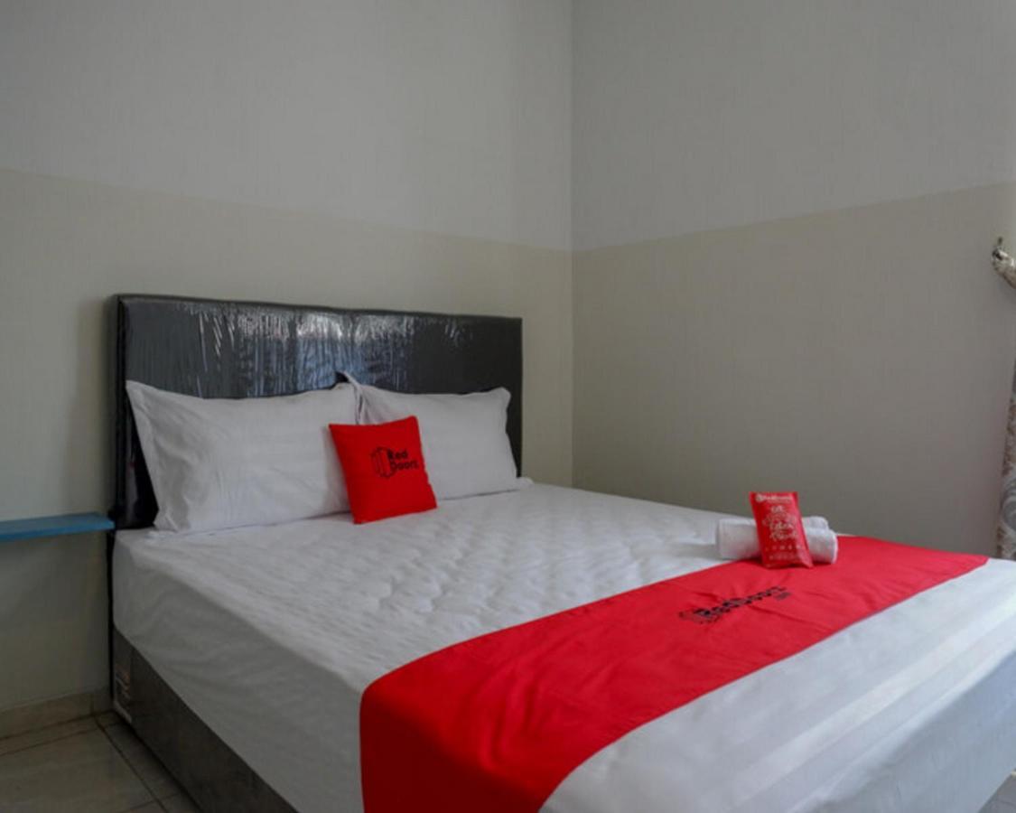 Reddoorz Near Tamansari Shopping Center 2*