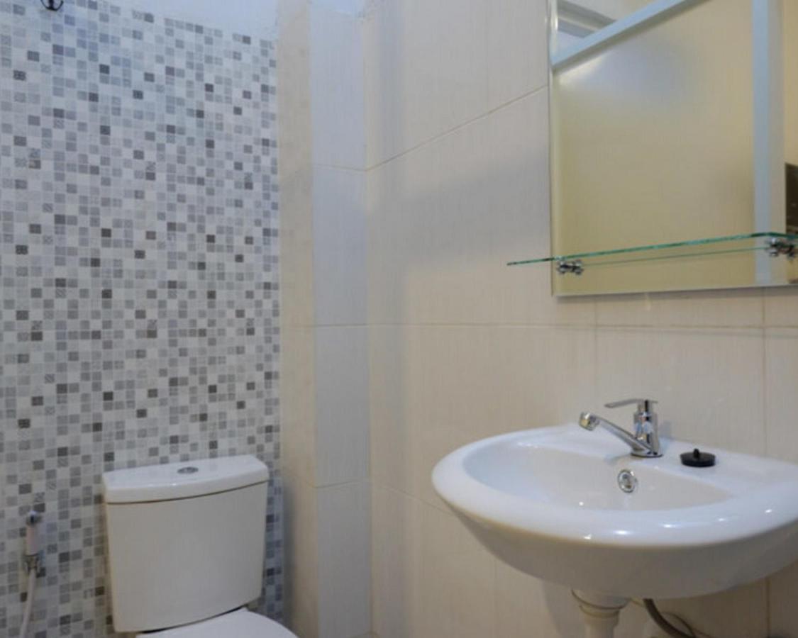 Reddoorz Near Tamansari Shopping Center 2*